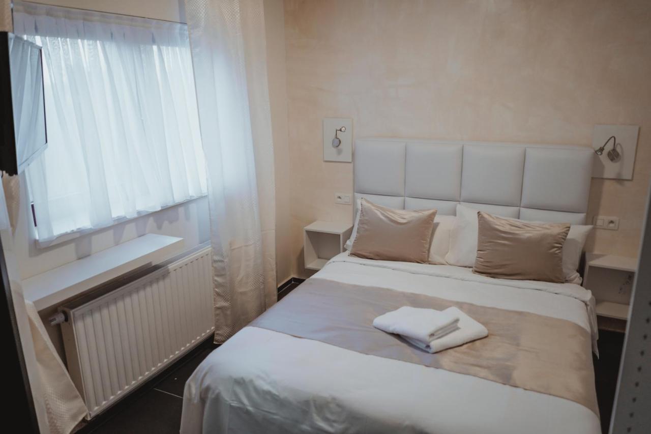 Hotel Onyx Expo Jette Kültér fotó