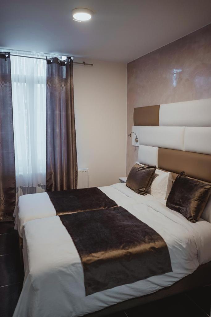 Hotel Onyx Expo Jette Kültér fotó
