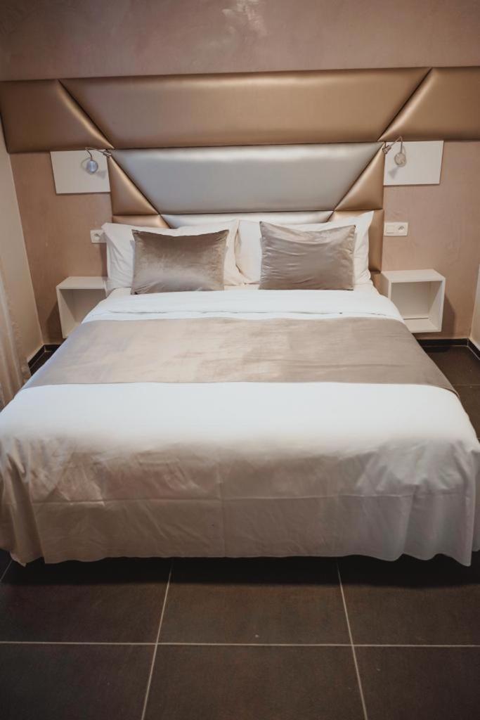 Hotel Onyx Expo Jette Kültér fotó