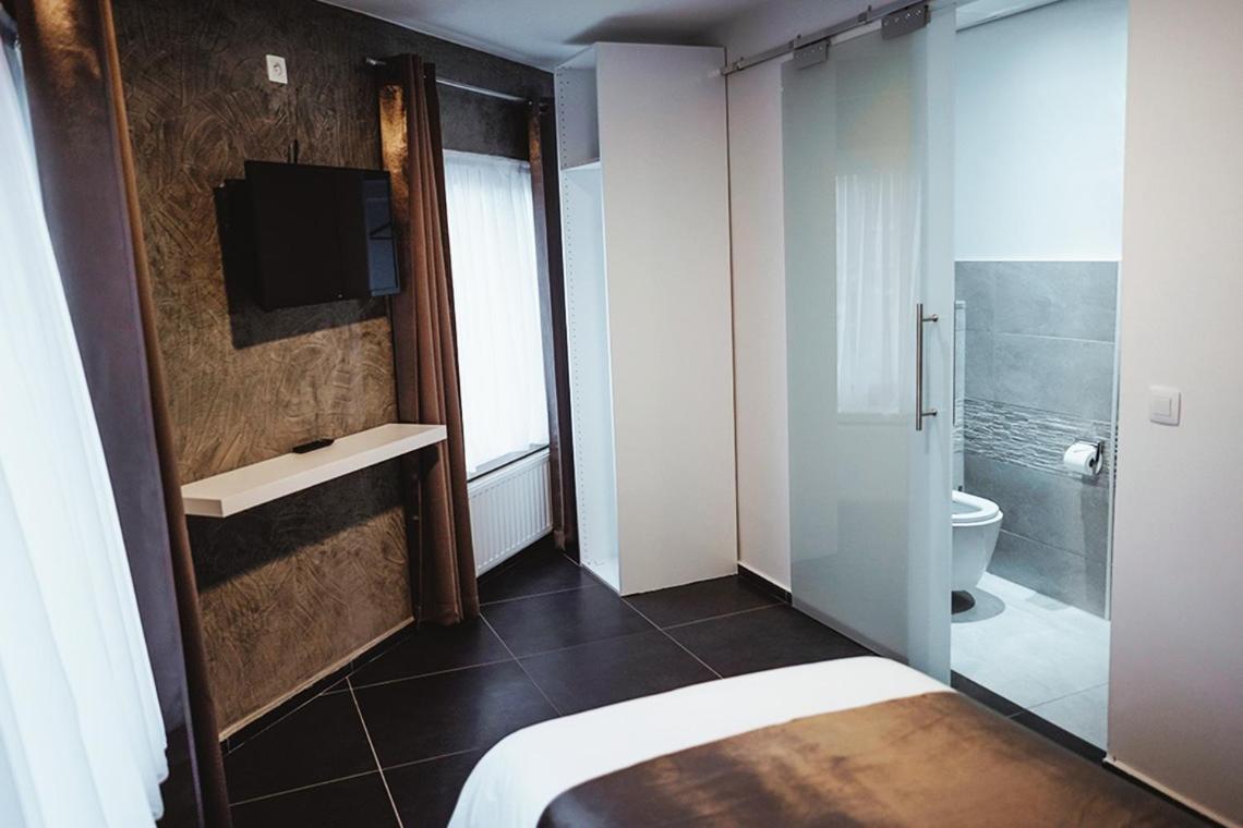 Hotel Onyx Expo Jette Kültér fotó